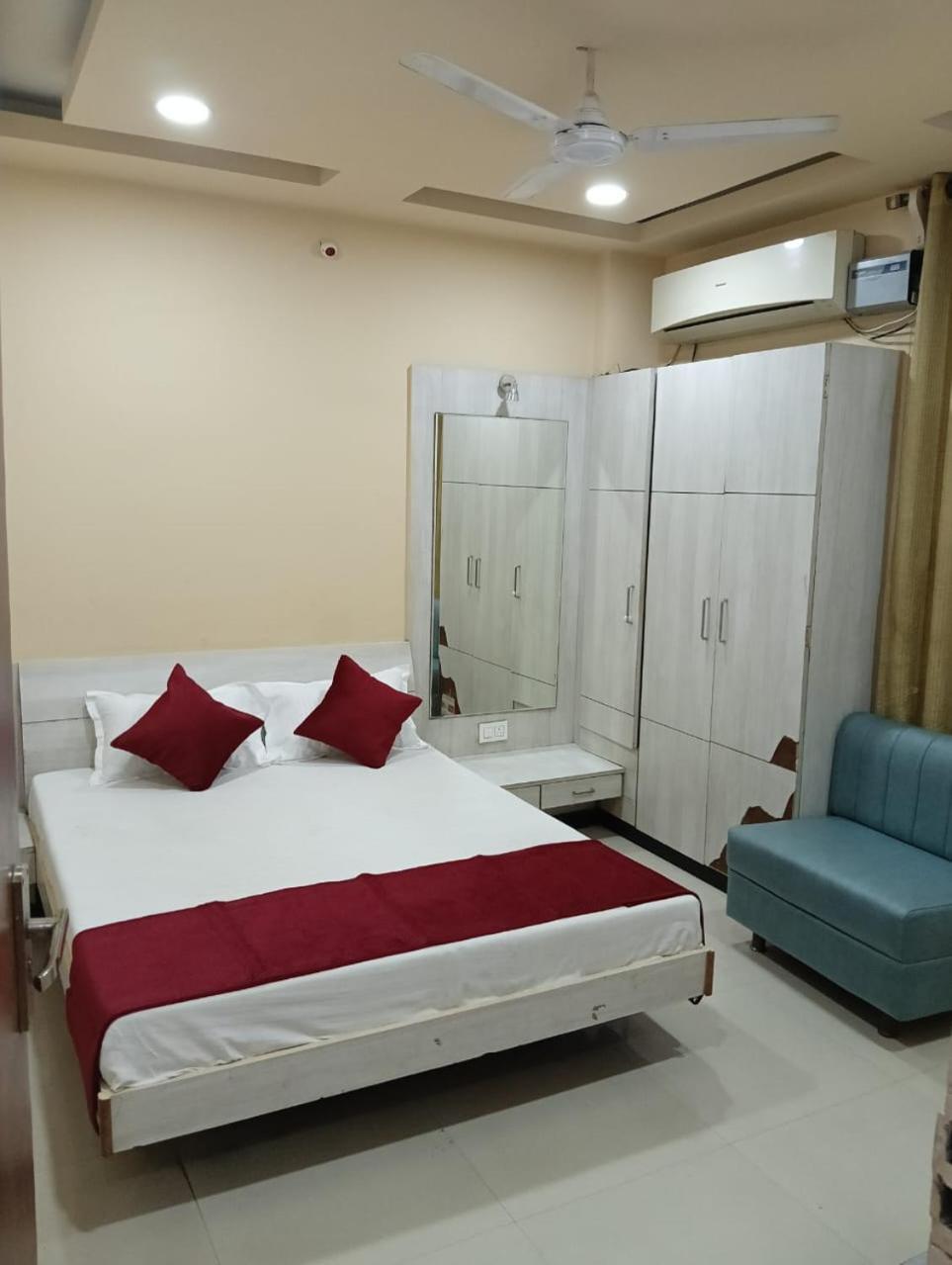 Hotel Tirupati Palace Indore Buitenkant foto